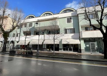 Foto 2 - Locale Commerciale Via Martiri della Libertà, Albenga - foto 2