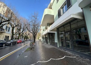 Foto 1 - Locale Commerciale Via Martiri della Libertà, Albenga - foto 1