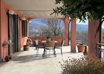 Terrazza - Casa semi indipendente Via Repubblica
 
24A, Cuasso al Monte - foto 8