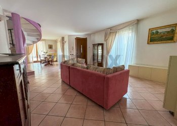 Soggiorno - Casa semi indipendente Via Repubblica
 
24A, Cuasso al Monte - foto 11