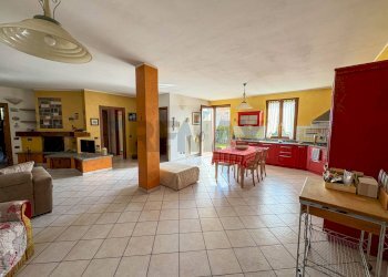 Sala da pranzo - Casa semi indipendente Via Repubblica
 
24A, Cuasso al Monte - foto 23