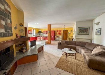 Soggiorno - Casa semi indipendente Via Repubblica
 
24A, Cuasso al Monte - foto 24