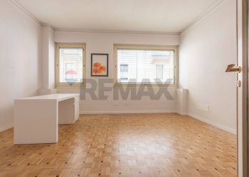 Stanza vuota - Quadrilocale VIA CAVOUR
 
44, Varese - foto 12