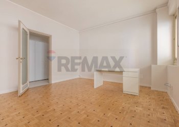 Stanza vuota - Quadrilocale VIA CAVOUR
 
44, Varese - foto 14