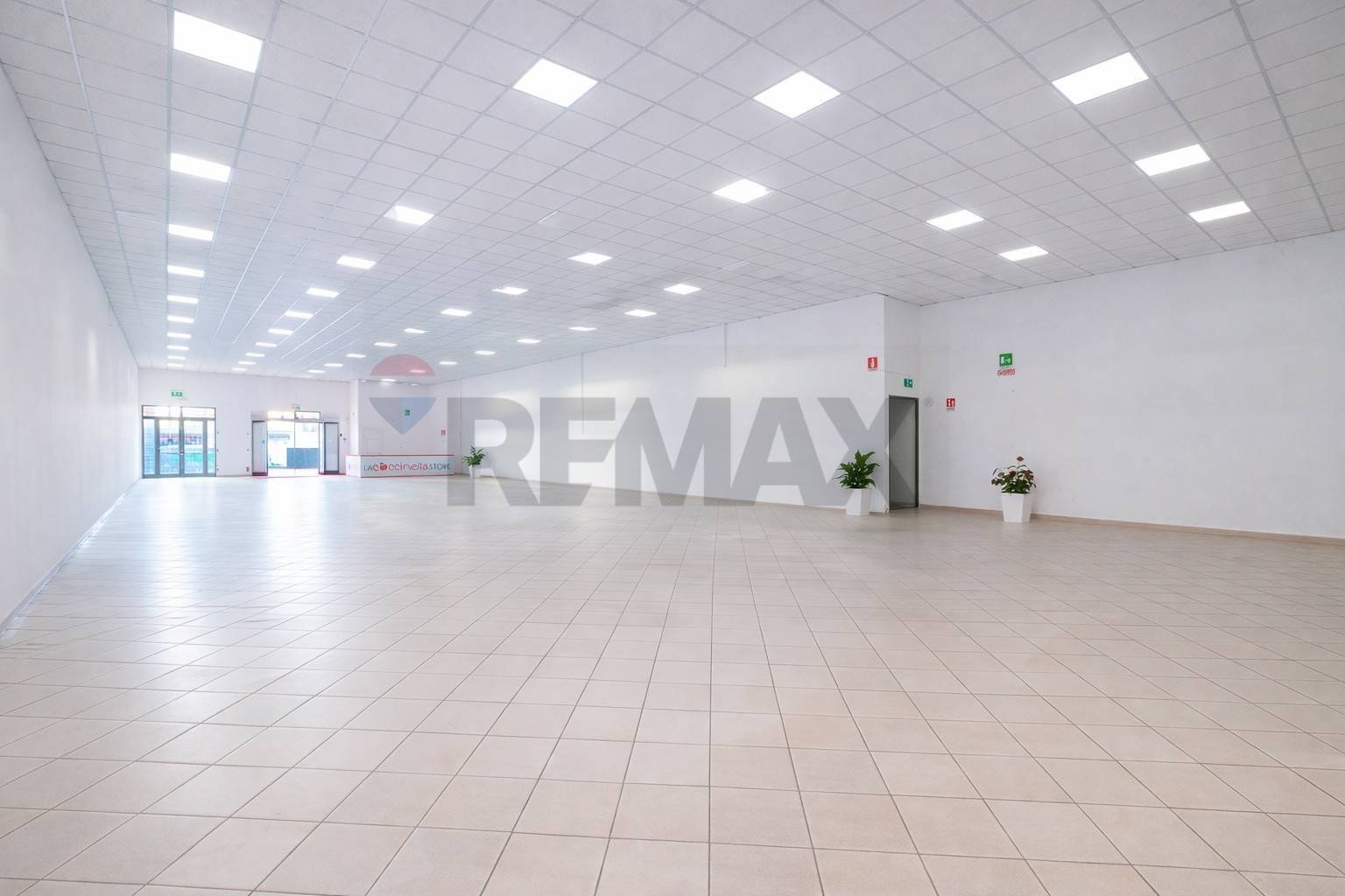 Stanza vuota - Locale Commerciale Via Fontana Matuccia
 
12, Civita Castellana - foto 1