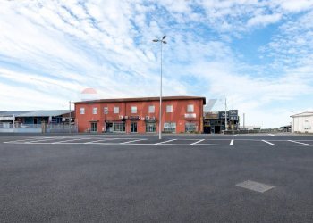 Edificio all\'aperto - Locale Commerciale Via Fontana Matuccia
 
12, Civita Castellana - foto 3