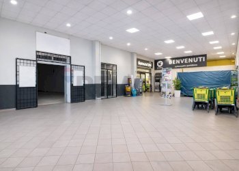 Ricezione / Lobby - Locale Commerciale Via Fontana Matuccia
 
12, Civita Castellana - foto 4