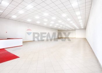 Stanza vuota - Locale Commerciale Via Fontana Matuccia
 
12, Civita Castellana - foto 6