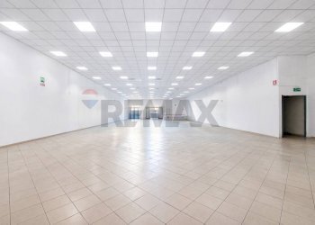 Stanza vuota - Locale Commerciale Via Fontana Matuccia
 
12, Civita Castellana - foto 7