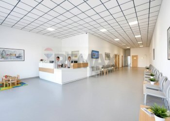 Ricezione / Lobby - Locale Commerciale Via Fontana Matuccia
 
12, Civita Castellana - foto 12