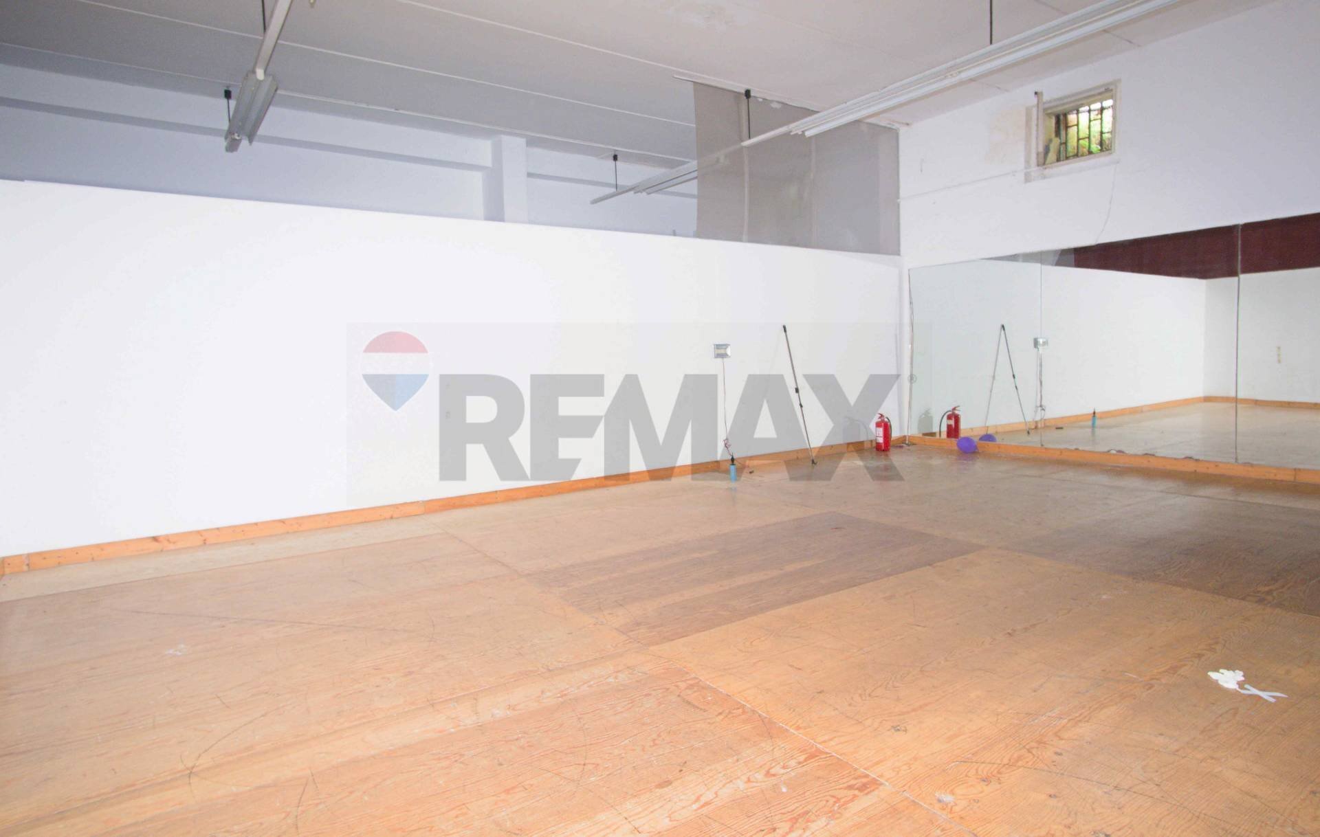 Stanza vuota - Locale Commerciale Via Archimede
 
14, Tremestieri Etneo - foto 1