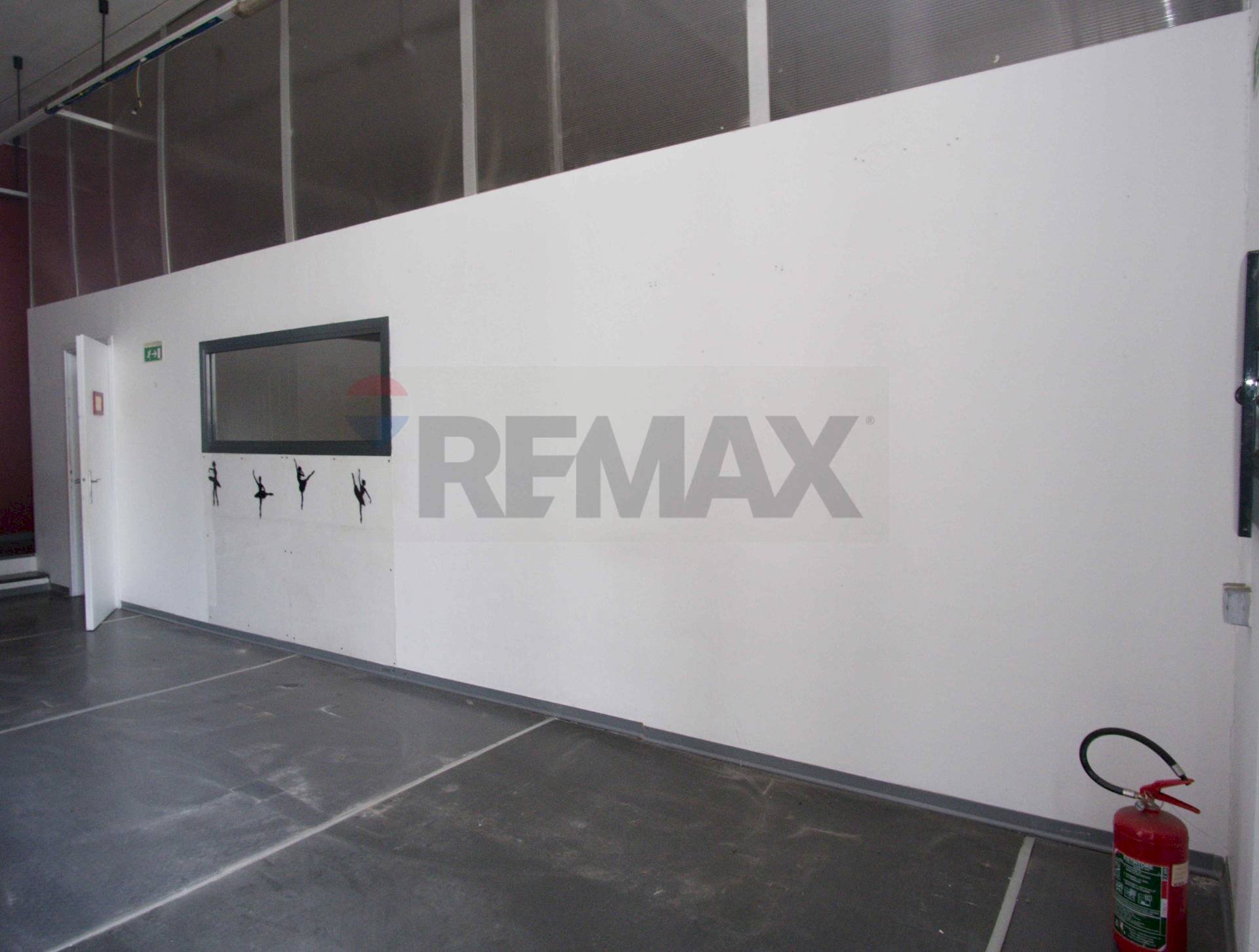 Stanza vuota - Locale Commerciale Via Archimede
 
14, Tremestieri Etneo - foto 2