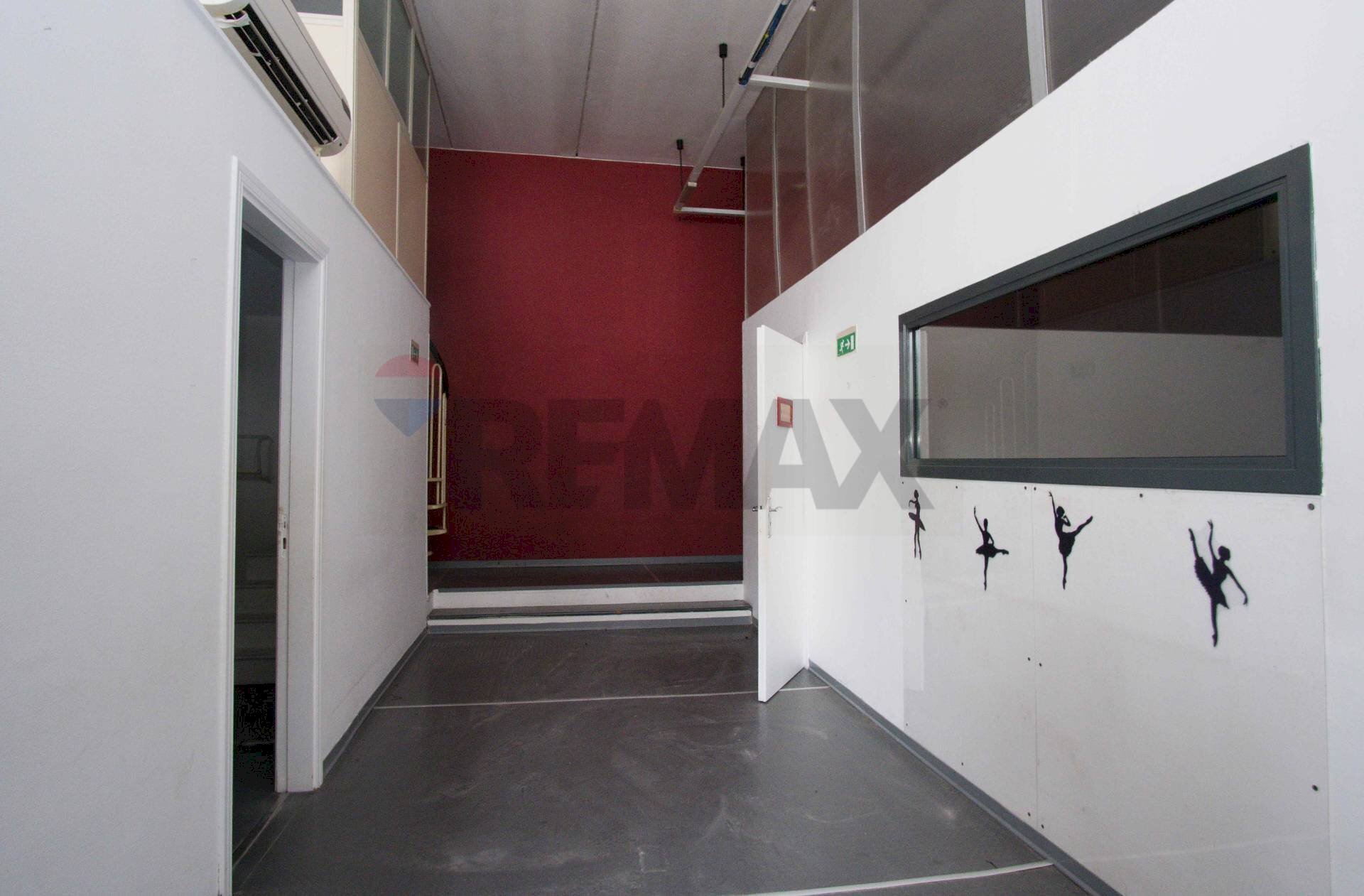 Hall / corridoio - Locale Commerciale Via Archimede
 
14, Tremestieri Etneo - foto 3