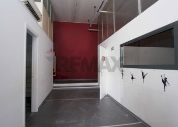 Hall / corridoio - Commercial Premises Via Archimede
 
14, Tremestieri Etneo - photo 3