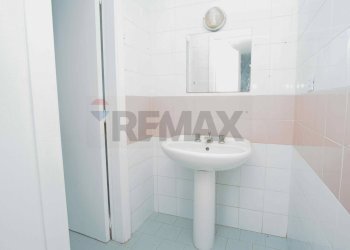 Bagno - Commercial Premises Via Archimede
 
14, Tremestieri Etneo - photo 8