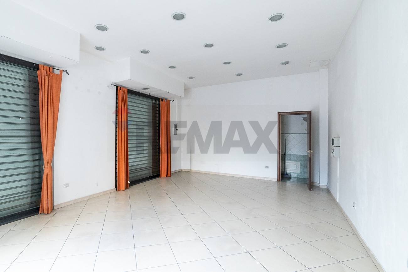 Stanza vuota - Locale Commerciale VIA LENIN
 
67, Misterbianco - foto 1