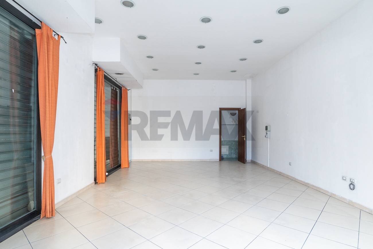 Stanza vuota - Locale Commerciale VIA LENIN
67, Misterbianco - foto 2