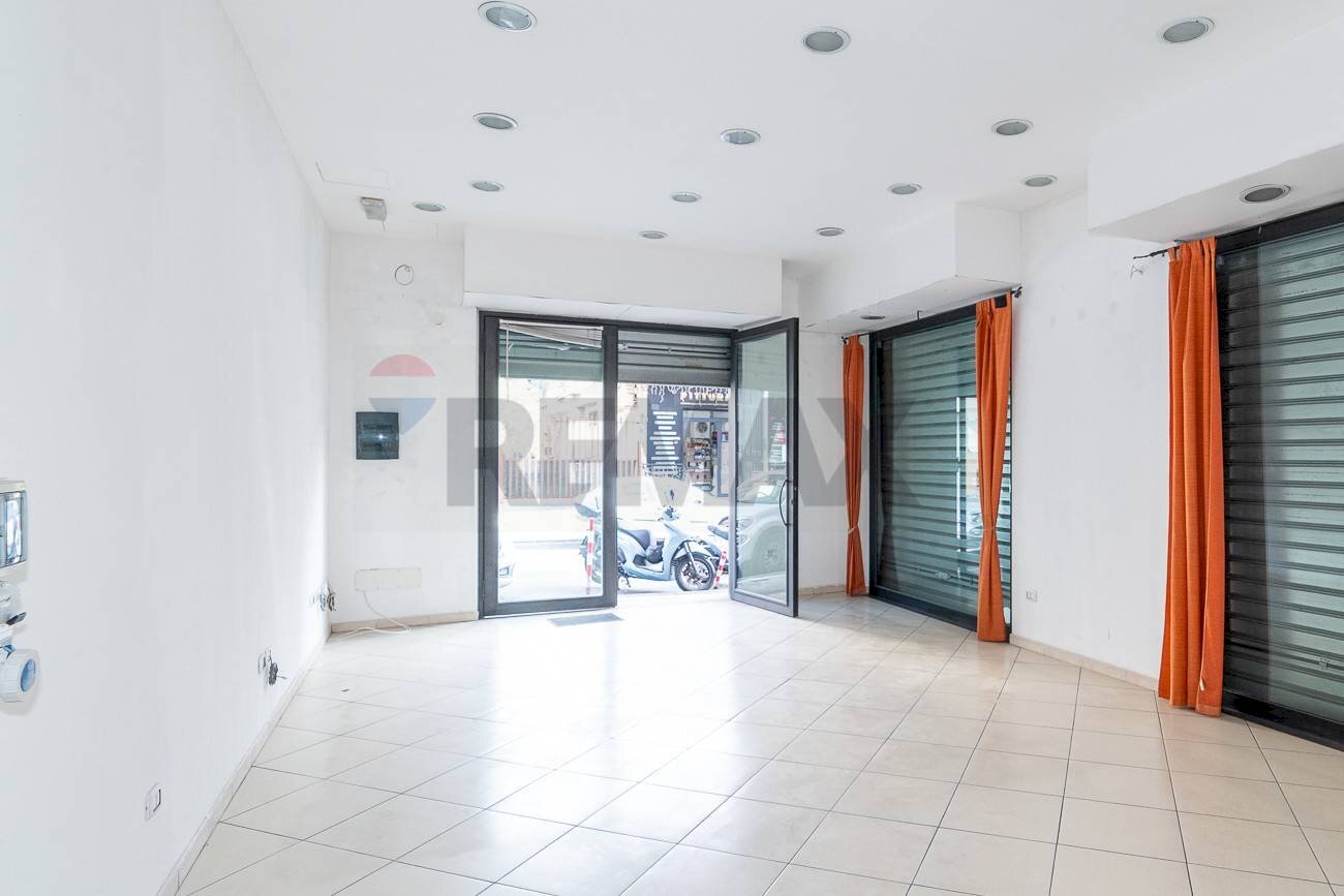 Stanza vuota - Locale Commerciale VIA LENIN
67, Misterbianco - foto 3