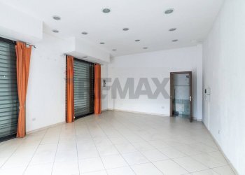 Stanza vuota - Locale Commerciale VIA LENIN
67, Misterbianco - foto 1