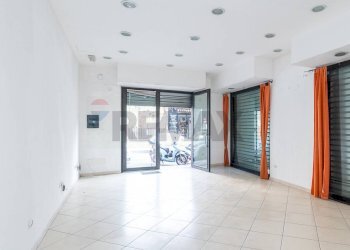 Stanza vuota - Locale Commerciale VIA LENIN
67, Misterbianco - foto 3