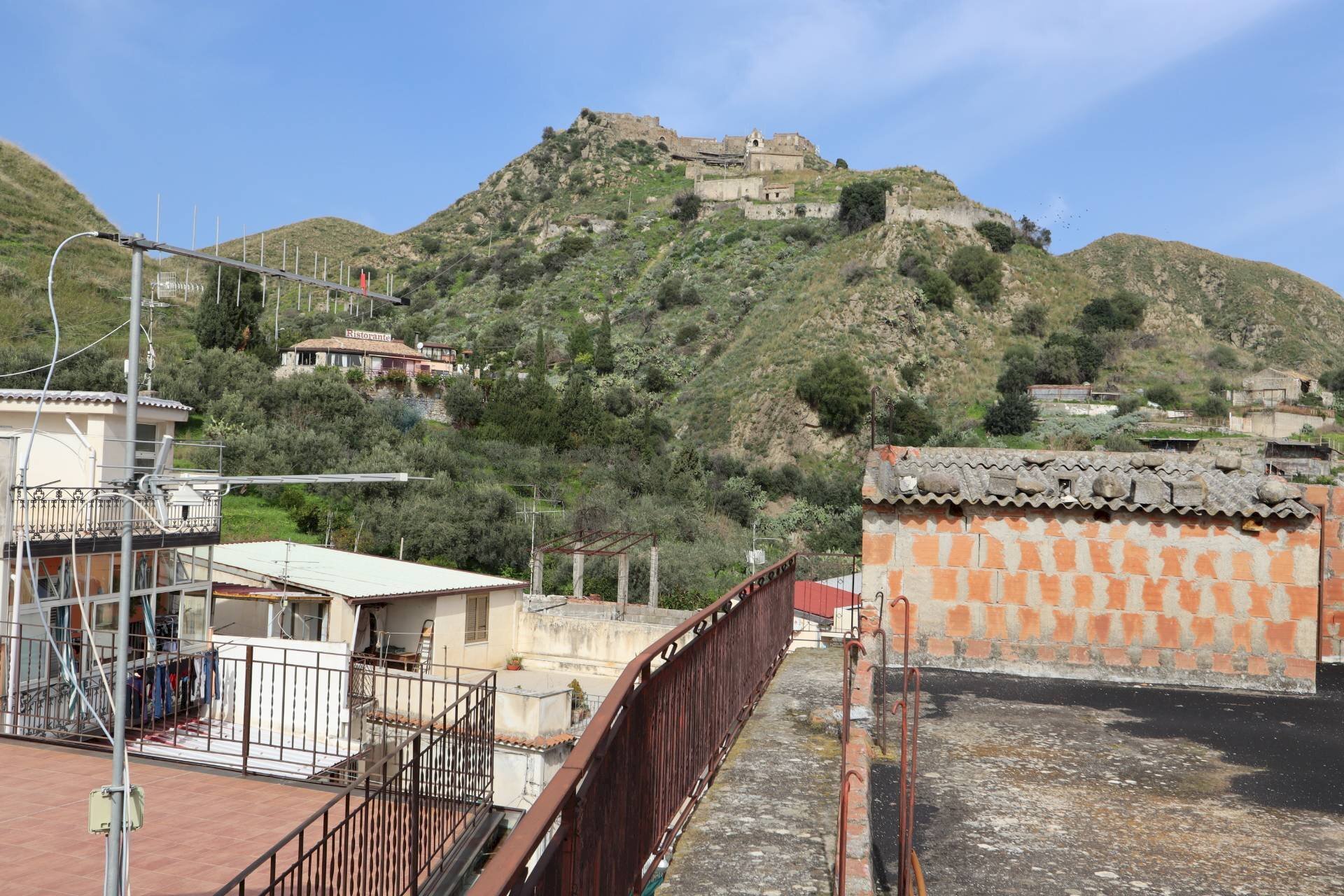 Vista delle montagne - Casa indipendente via Artale Alagona
 
54, Calatabiano - foto 1