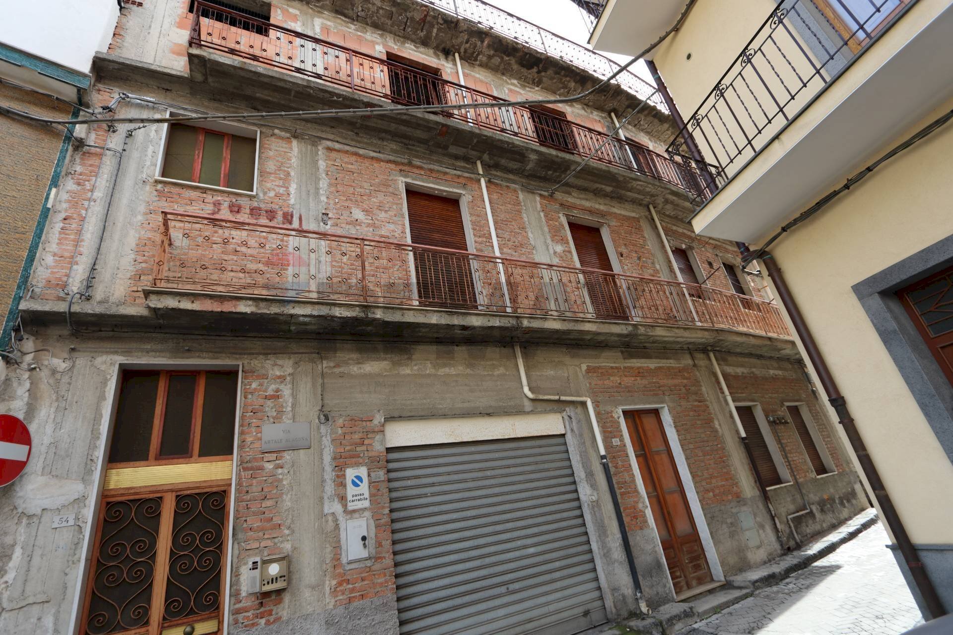 Edificio all\'aperto - Casa indipendente via Artale Alagona
54, Calatabiano - foto 2