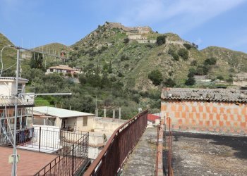 Vista delle montagne - Casa indipendente via Artale Alagona
 
54, Calatabiano - foto 1