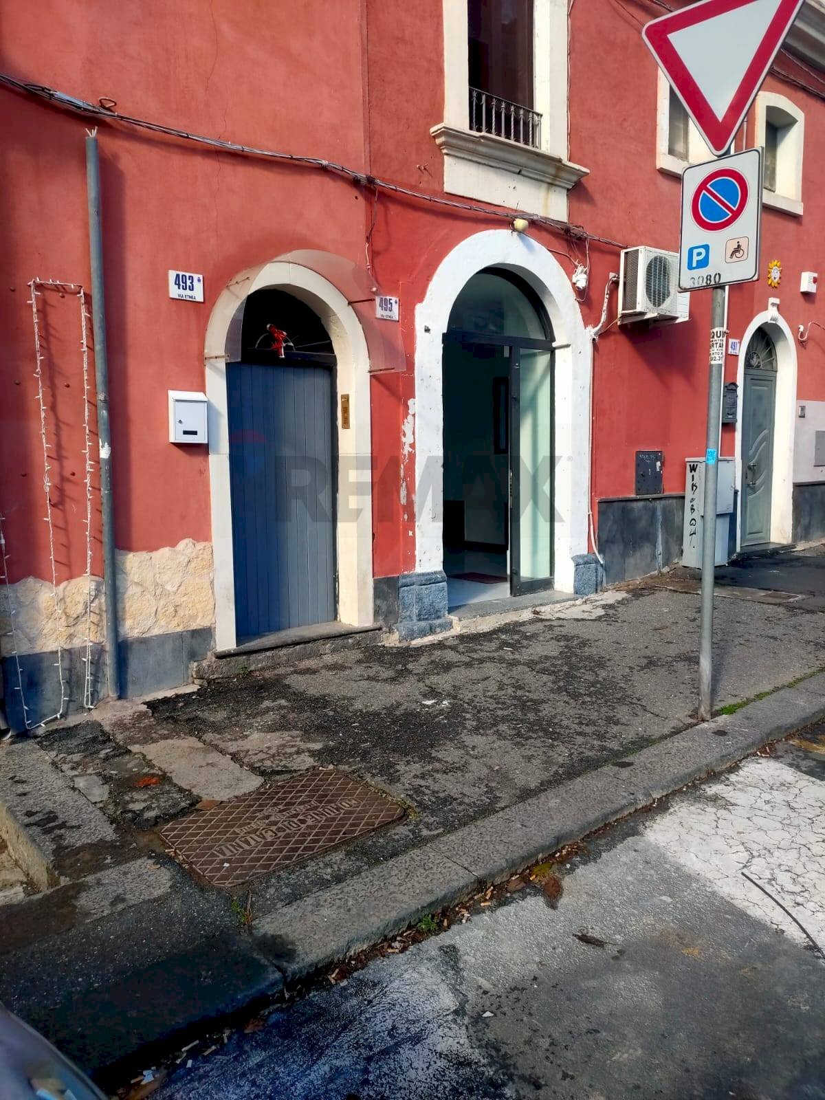 Edificio all\'aperto - Locale Commerciale Via Etnea
495, Catania - foto 2