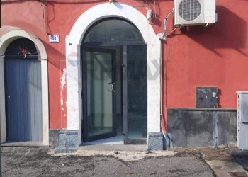 Edificio all\'aperto - Locale Commerciale Via Etnea
 
495, Catania - foto 1