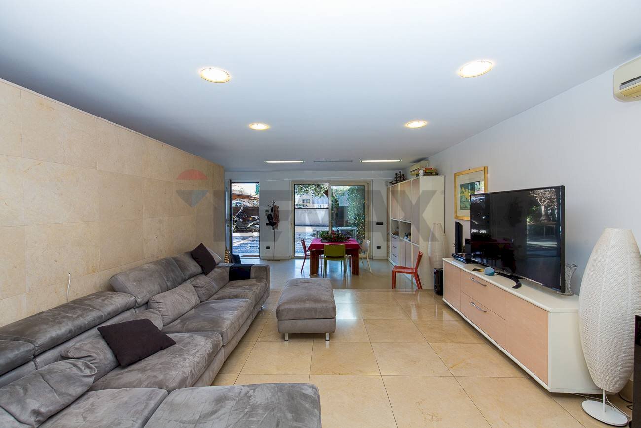 Soggiorno - Villa a Schiera via carnazza
 
34, Tremestieri Etneo - foto 1