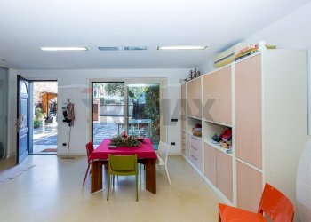 Sala da pranzo - Villa a Schiera via carnazza
 
34, Tremestieri Etneo - foto 8