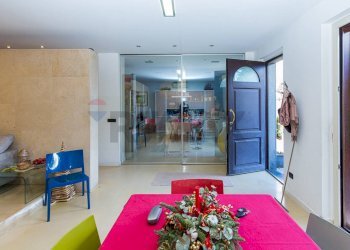 Sala da pranzo - Villa a Schiera via carnazza
 
34, Tremestieri Etneo - foto 10