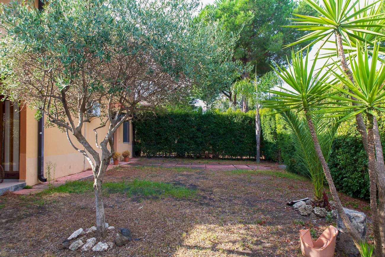 Giardino - Casa semi indipendente Via Sacerdote Messina
 
10, Aci Sant'Antonio - foto 3