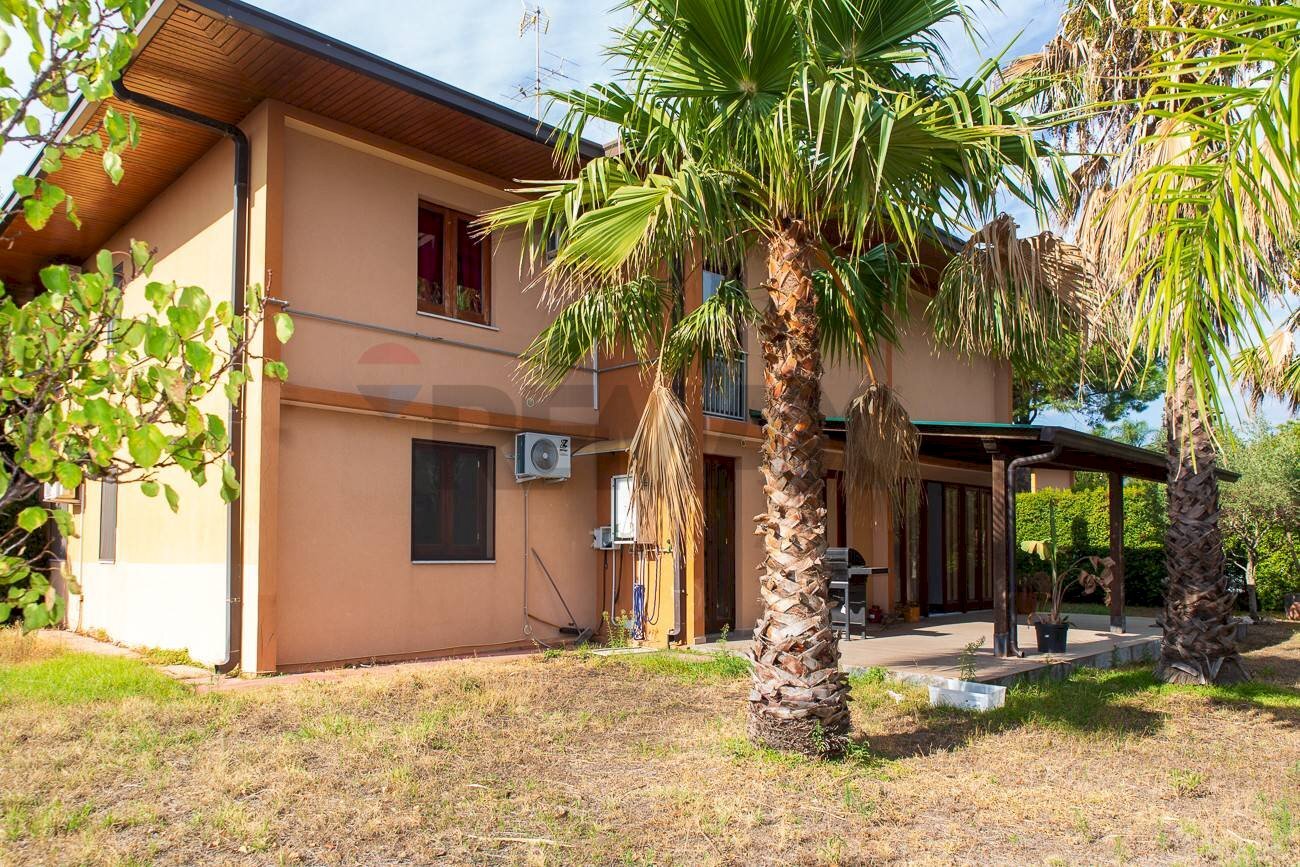 Casa all\'aperto - Casa semi indipendente Via Sacerdote Messina
 
10, Aci Sant'Antonio - foto 3