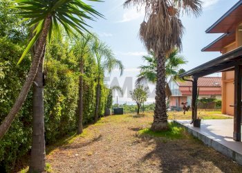 Giardino - Casa semi indipendente Via Sacerdote Messina
 
10, Aci Sant'Antonio - foto 4