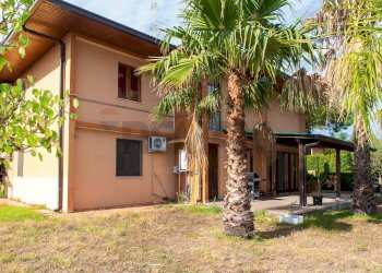 Casa all\'aperto - Casa semi indipendente Via Sacerdote Messina
 
10, Aci Sant'Antonio - foto 5