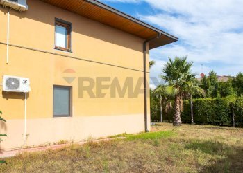 Casa all\'aperto - Casa semi indipendente Via Sacerdote Messina
 
10, Aci Sant'Antonio - foto 7