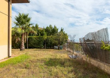 Giardino - Casa semi indipendente Via Sacerdote Messina
 
10, Aci Sant'Antonio - foto 8