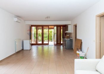 Soggiorno - Casa semi indipendente Via Sacerdote Messina
 
10, Aci Sant'Antonio - foto 11