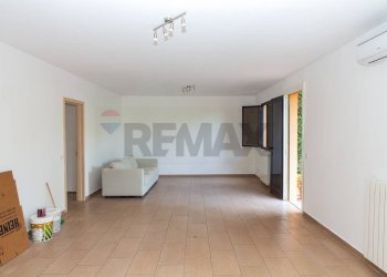 Soggiorno - Casa semi indipendente Via Sacerdote Messina
 
10, Aci Sant'Antonio - foto 17