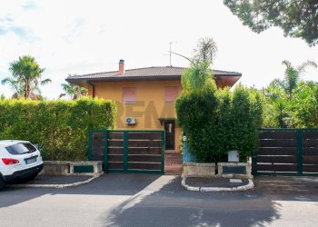 Casa all\'aperto - Casa semi indipendente Via Sacerdote Messina
 
10, Aci Sant'Antonio - foto 34