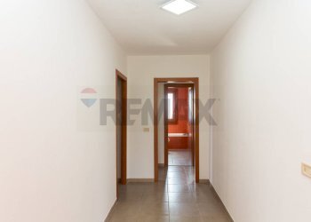 Hall / corridoio - Casa semi indipendente Via Sacerdote Messina
 
10, Aci Sant'Antonio - foto 42