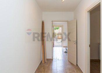 Hall / corridoio - Casa semi indipendente Via Sacerdote Messina
 
10, Aci Sant'Antonio - foto 69