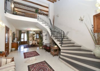 Scale - Villa Via Grotta di San Giovanni
 
3-5, Catania - foto 20