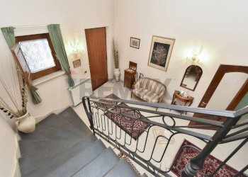 Scale - Villa Via Grotta di San Giovanni
 
3-5, Catania - foto 39