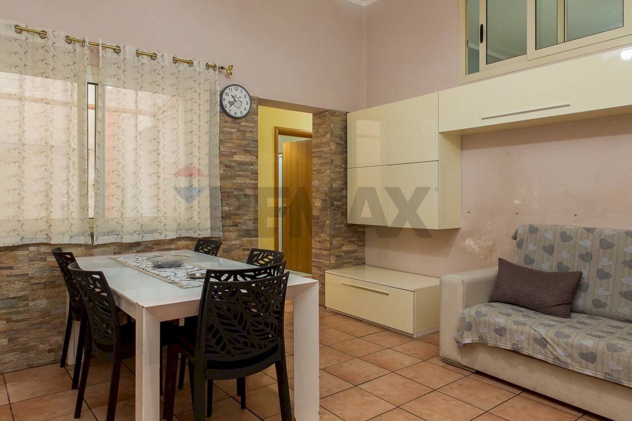 Sala da pranzo - Trilocale Via Nuoro
 
39, Paterno - foto 3