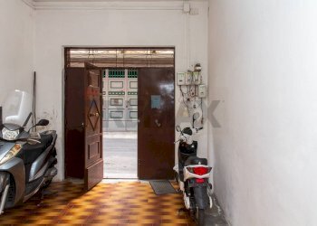 Hall / corridoio - Trilocale Via Nuoro
 
39, Paterno - foto 5