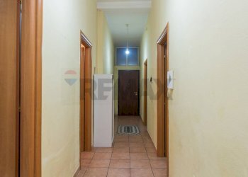 Hall / corridoio - Trilocale Via Nuoro
 
39, Paterno - foto 7