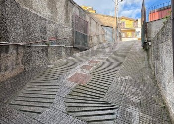 Edificio all\'aperto - Box Motta
 
41, San Giovanni la Punta - foto 5