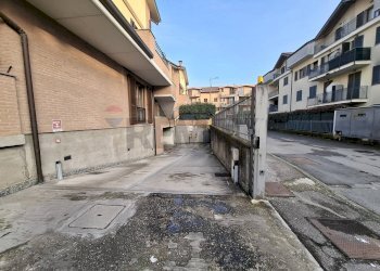 Edificio all\'aperto - Box via Unione Europea
 
2, Pozzo d'Adda - foto 17